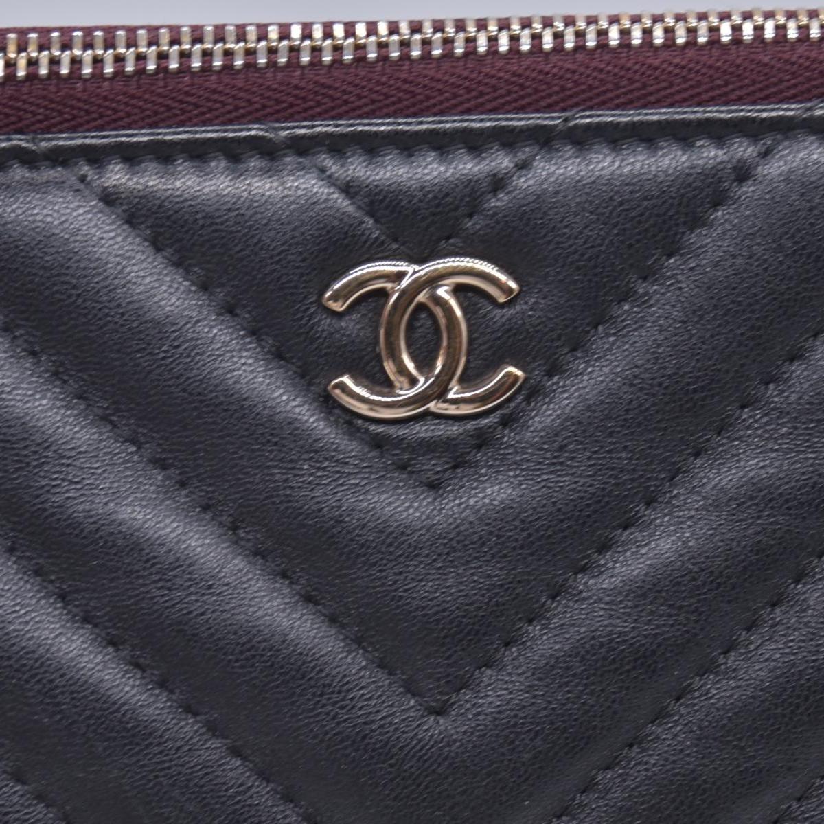 $1250 CHANEL Calfskin Chevron Quilted Large O-Case Clutch Pouch Dark Navy Charcoal CONSIGNMENT 10021554