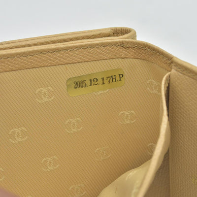 $550 Chanel  Vintage Enamel Button Compact Wallet CONSIGNMENT