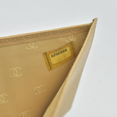 $550 Chanel  Vintage Enamel Button Compact Wallet CONSIGNMENT
