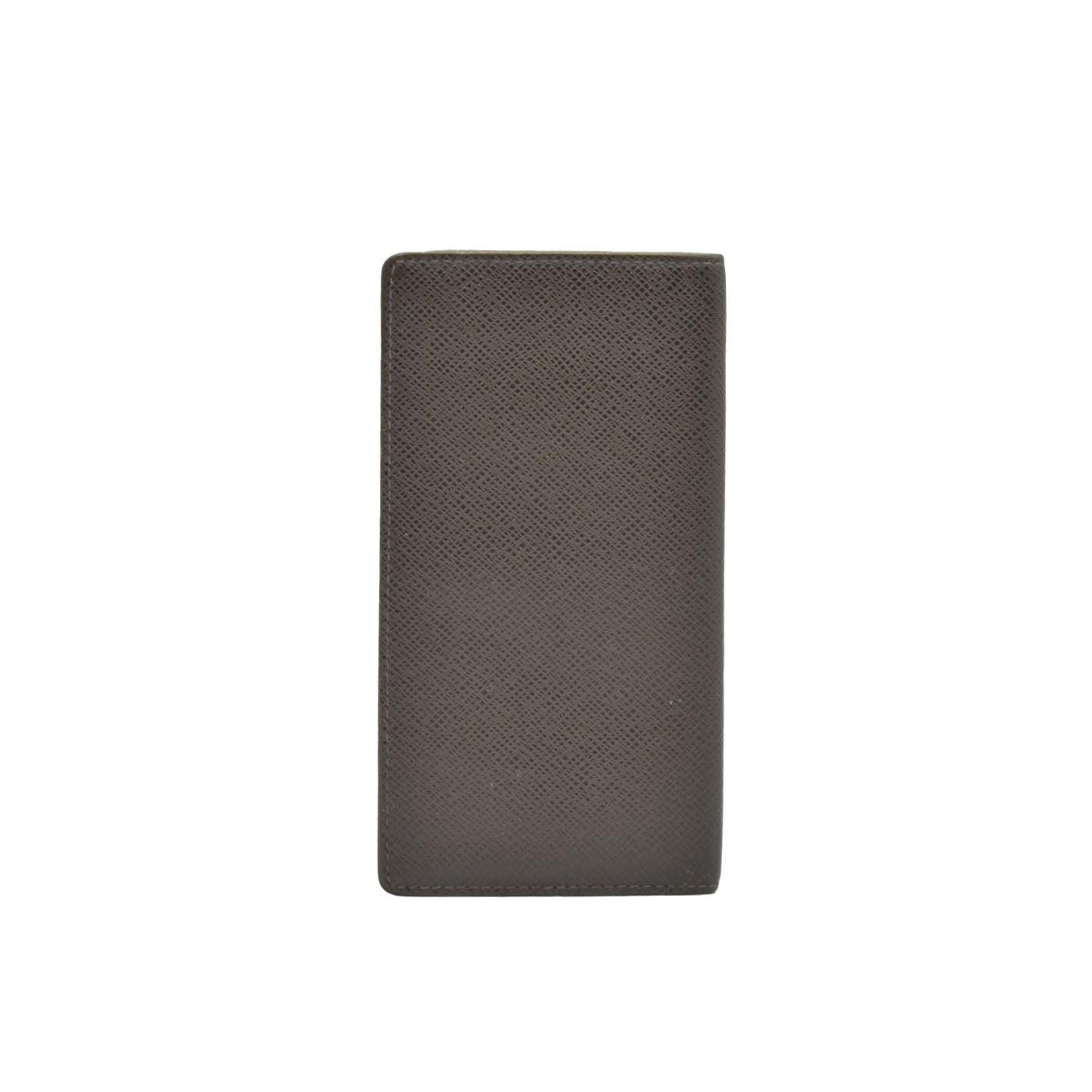 $835 Louis Vuitton Taiga Brown Leather Bifold Wallet CONSIGNMENT