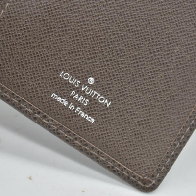 $835 Louis Vuitton Taiga Brown Leather Bifold Wallet CONSIGNMENT