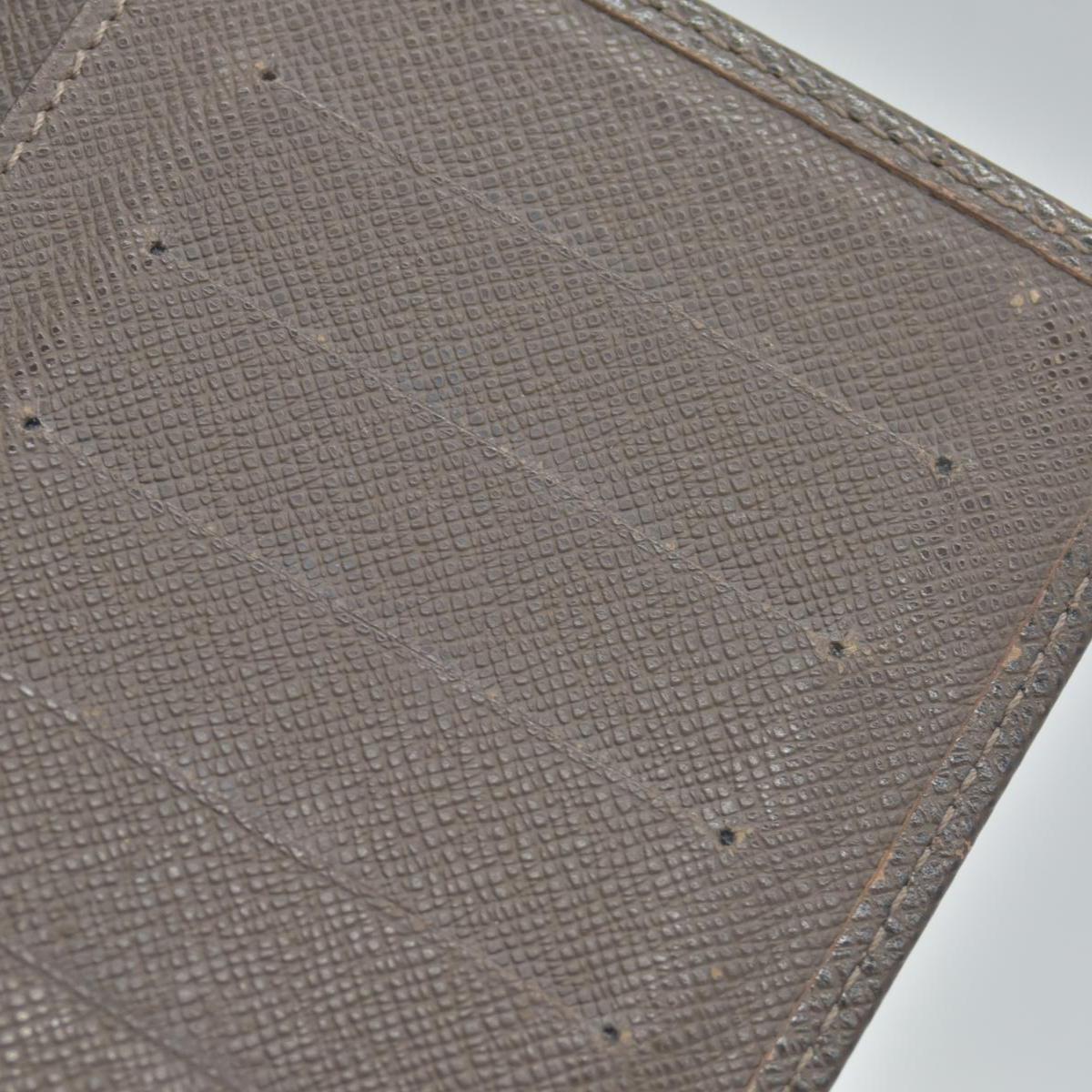 $835 Louis Vuitton Taiga Brown Leather Bifold Wallet CONSIGNMENT