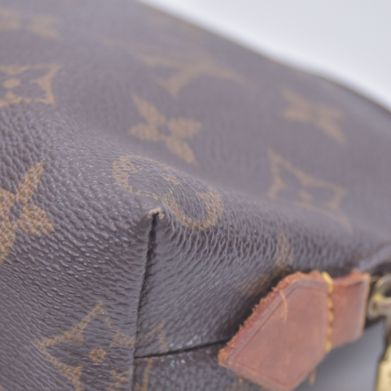 $625 2001 LOUIS VUITTON Monogram Cosmetic Pouch CA0061 10020828