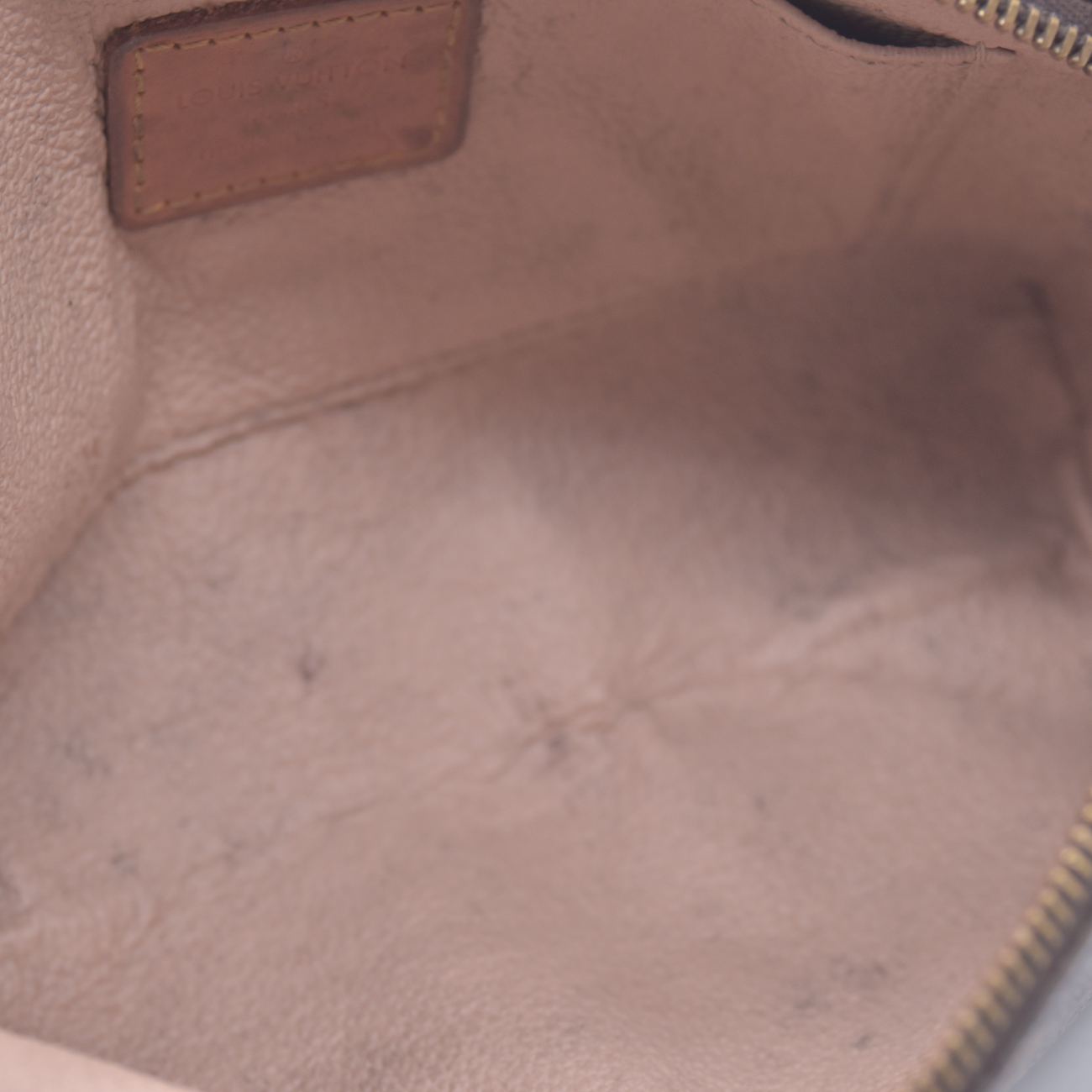 $625 2001 LOUIS VUITTON Monogram Cosmetic Pouch CA0061 10020828