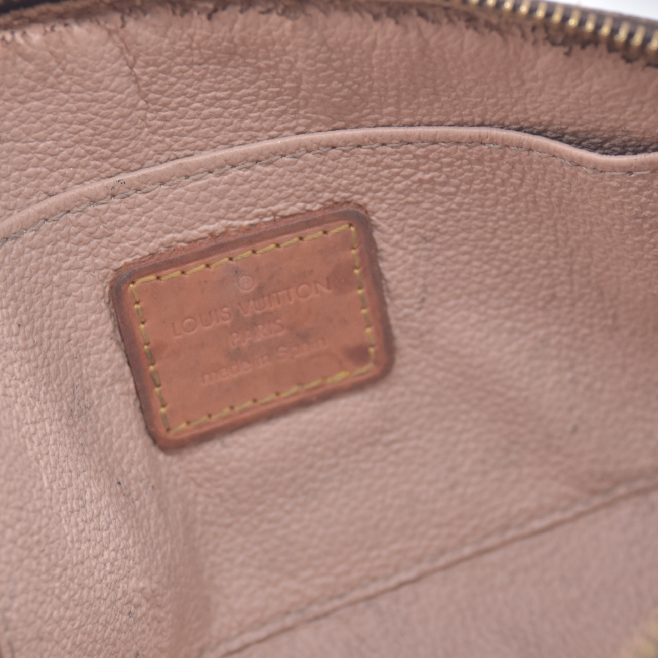 $625 2001 LOUIS VUITTON Monogram Cosmetic Pouch CA0061 10020828