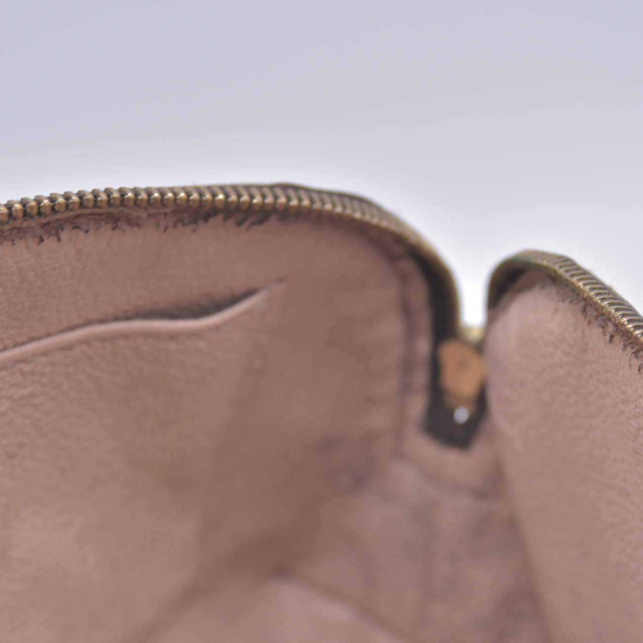$625 2001 LOUIS VUITTON Monogram Cosmetic Pouch CA0061 10020828