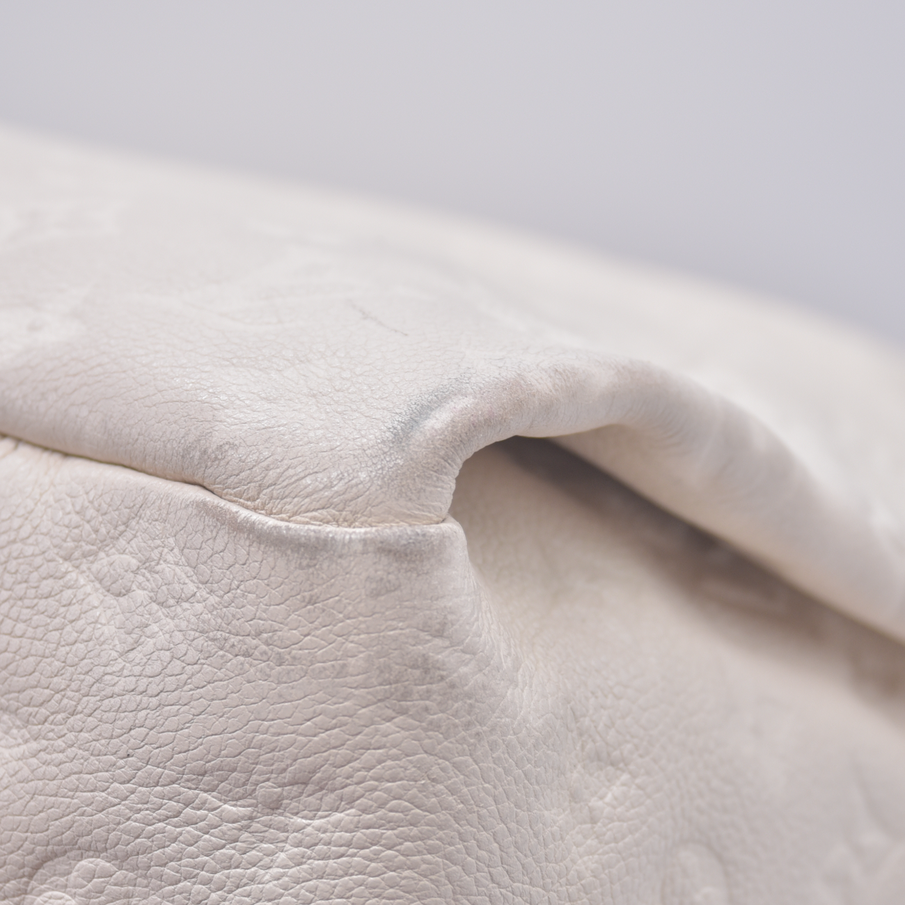 $3800 2011 Louis Vuitton Empreinte Artsy MM Neige CA0171