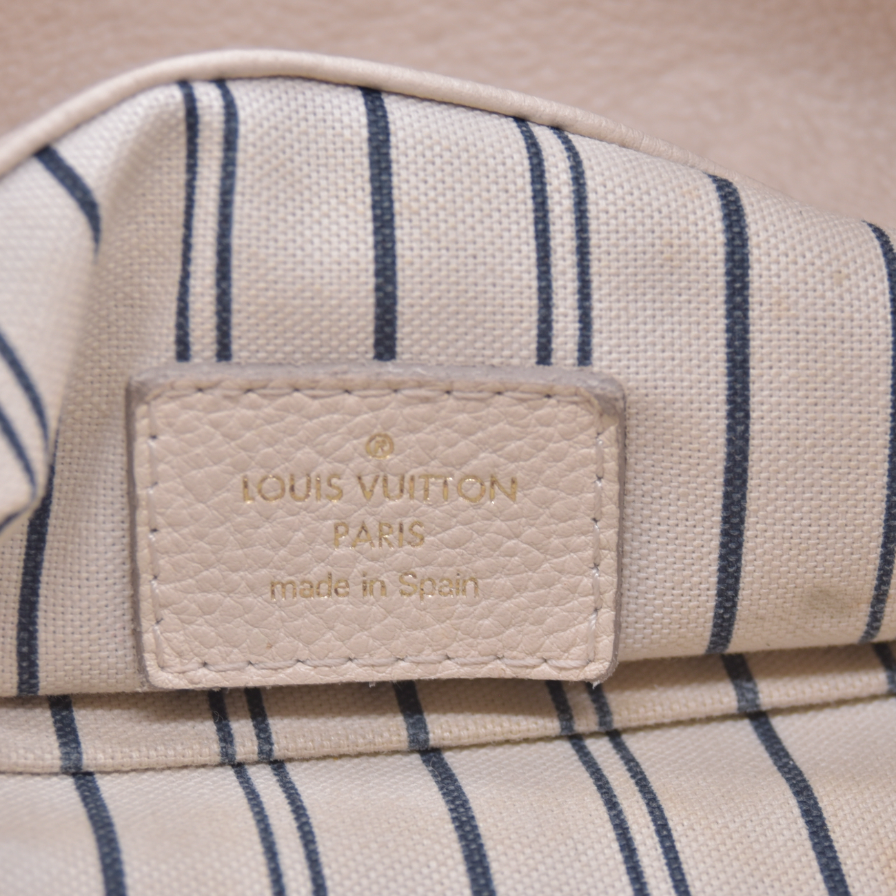 $3800 2011 Louis Vuitton Empreinte Artsy MM Neige CA0171