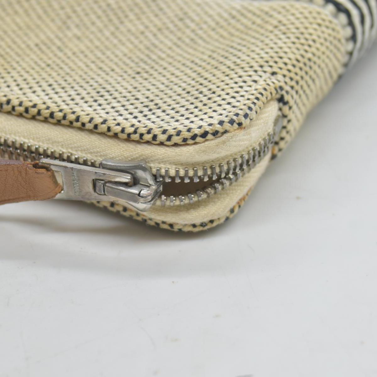 $550 Hermès  Herline Travel Wallet CONSIGNMENT
