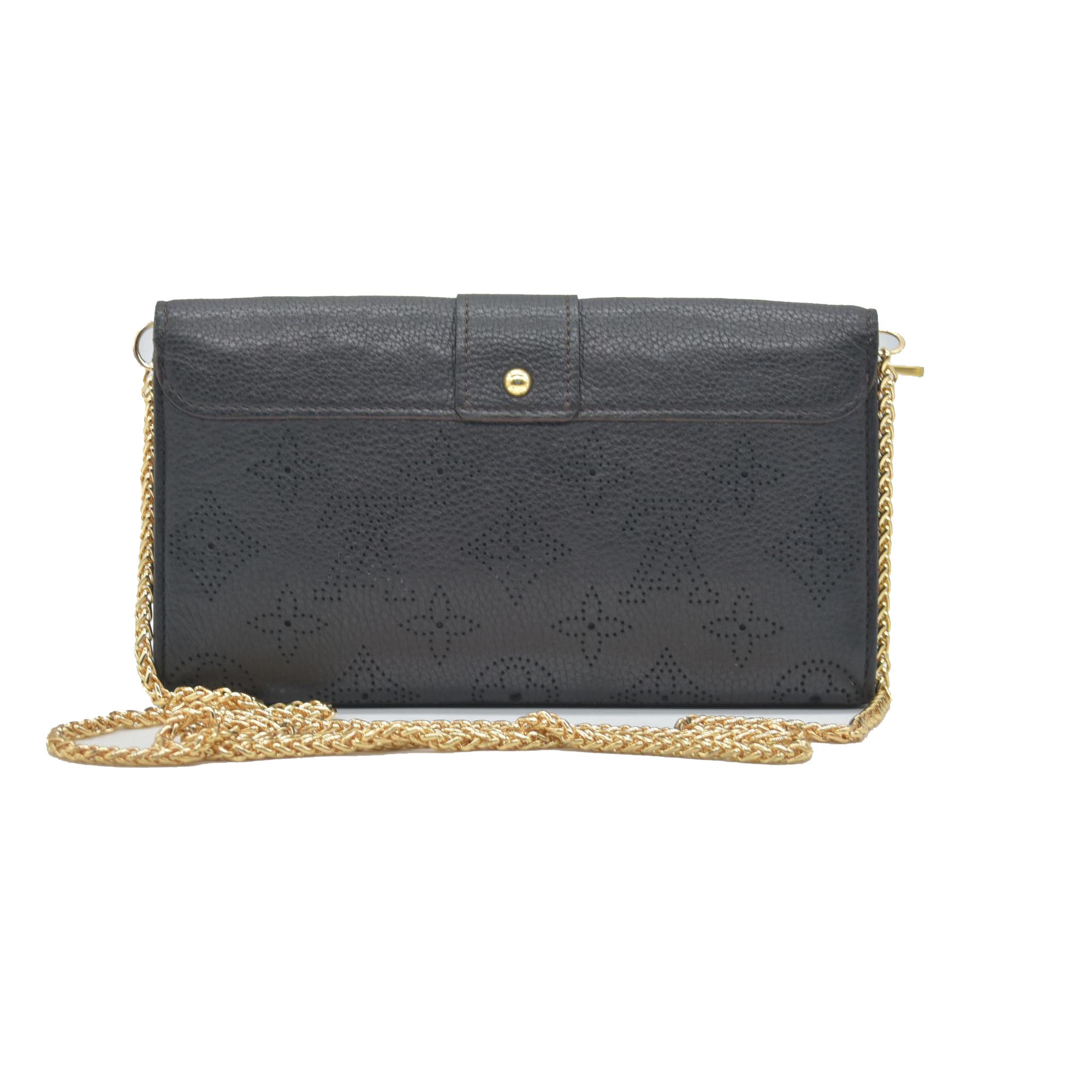 $1130 2014 Louis Vuitton Mahina Amelia Wallet Black CONSIGNMENT TN0184