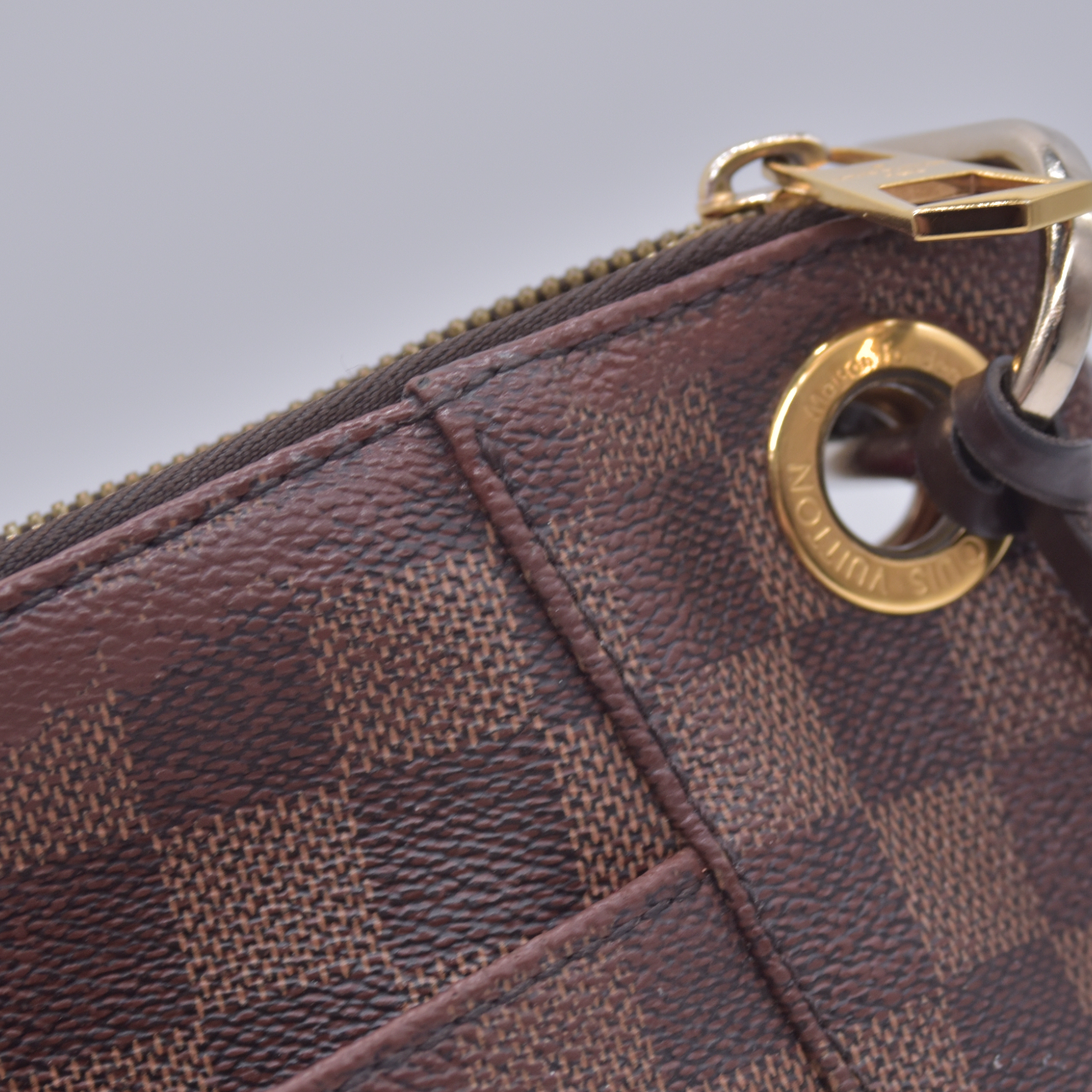 $1,520 2018 Louis Vuitton Damier Ebene South Bank Besace DR1188 10021530