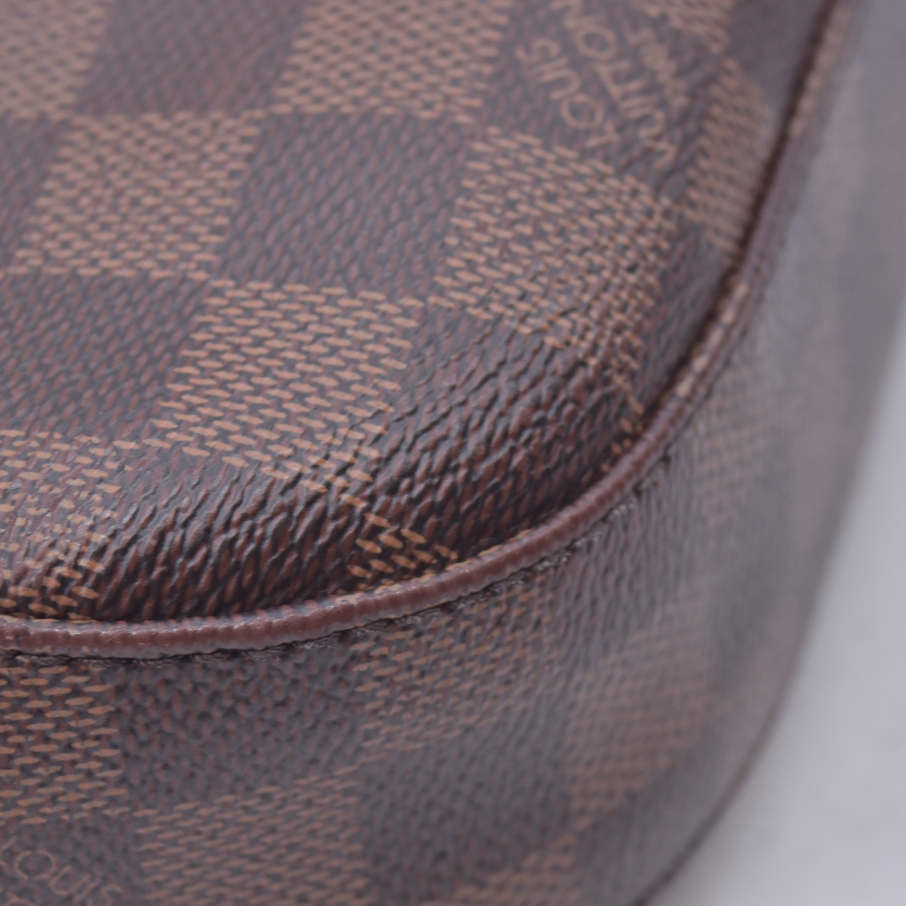 $1,520 2018 Louis Vuitton Damier Ebene South Bank Besace DR1188 10021530