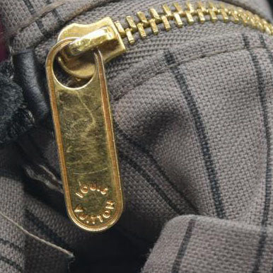 $3800 Louis Vuitton LV Monogram Artsy MM CA5210