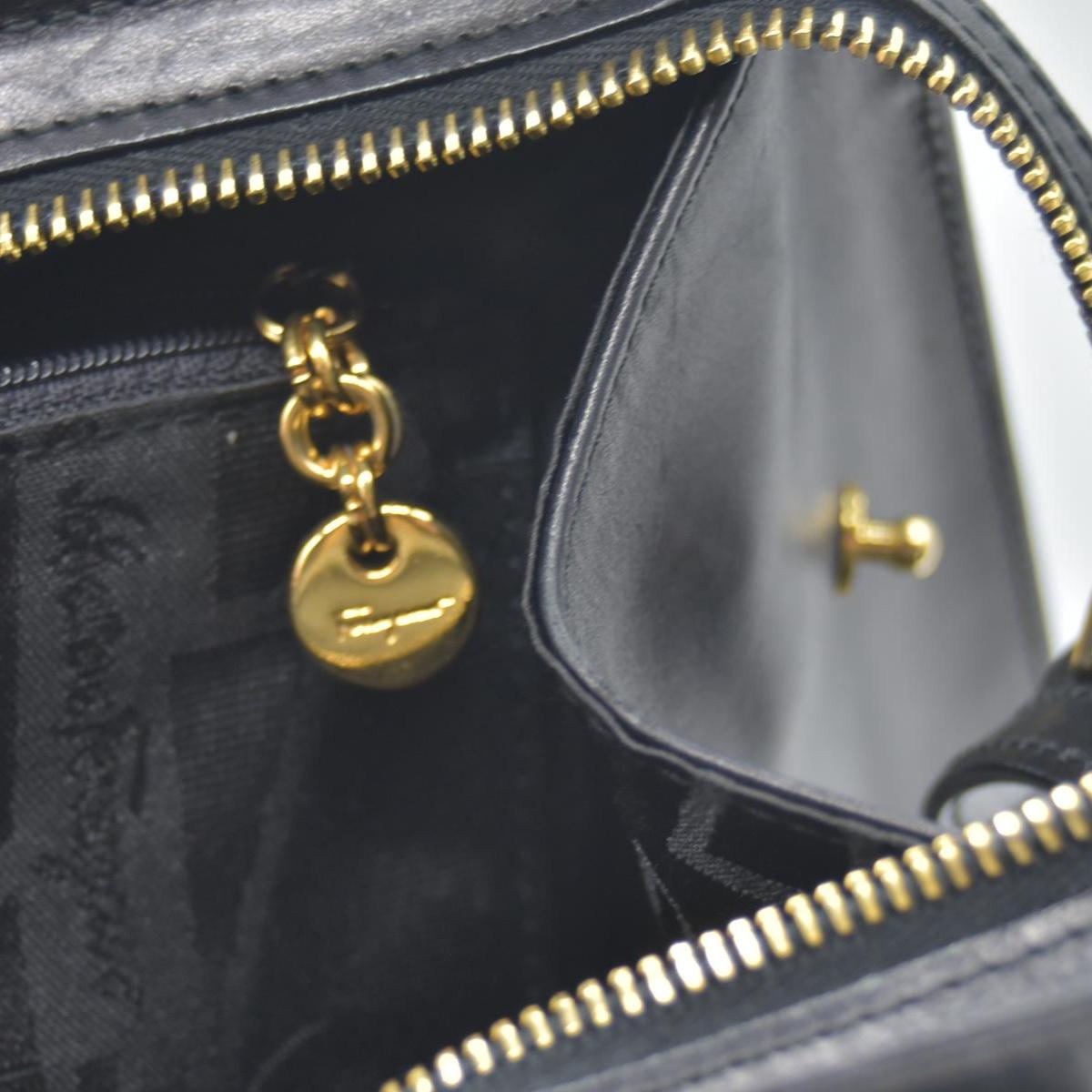 $1620 CONSIGNMENT Salvatore Ferragamo Vara Bow Shoulder Bag