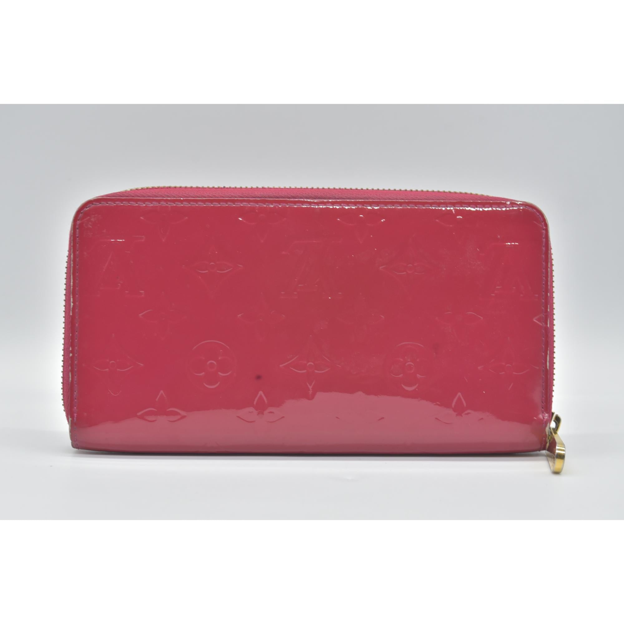$1060 Louis Vuitton 2012 Vernis Patent Leather Zippy Wallet