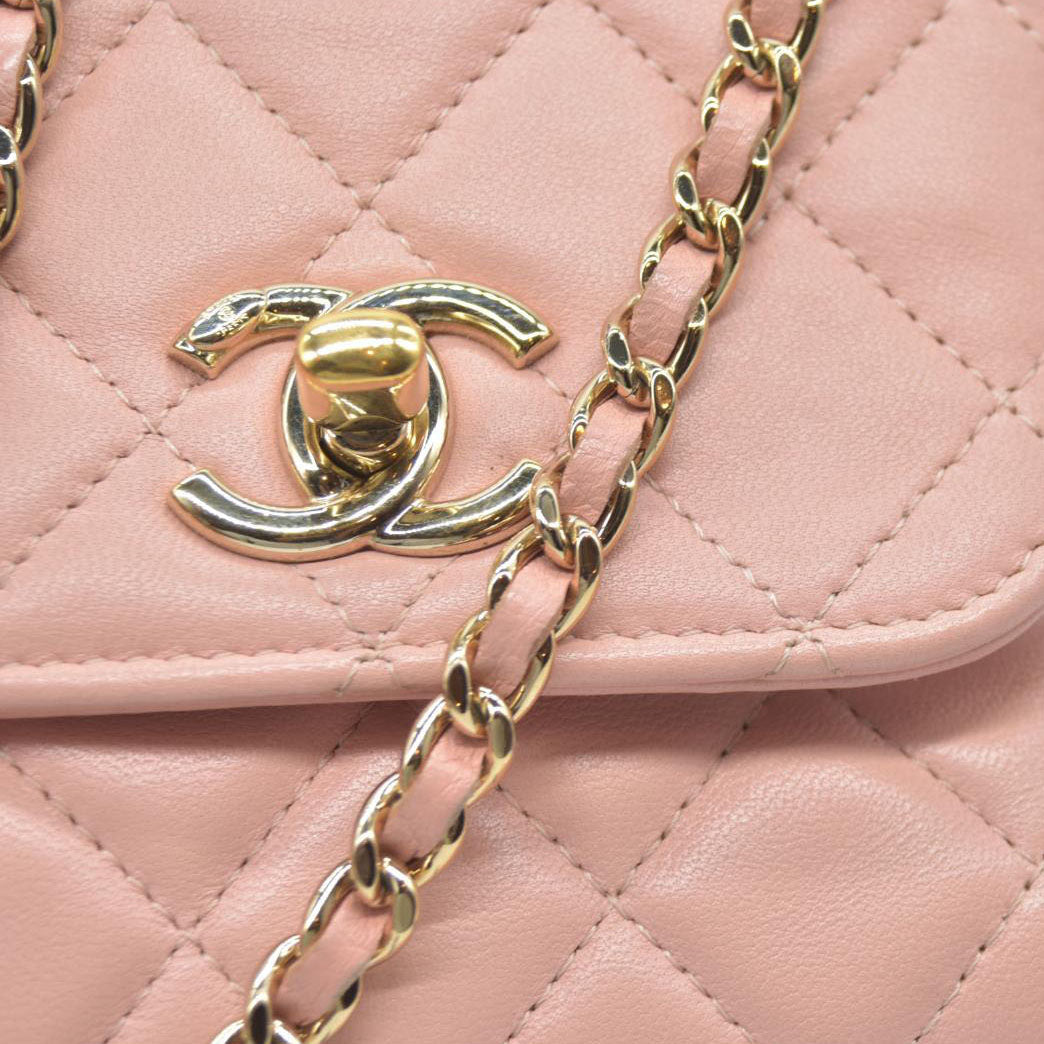$2900 Chanel Lambskin Quilted Mini Trendy CC Clutch With Chain Light Pink
