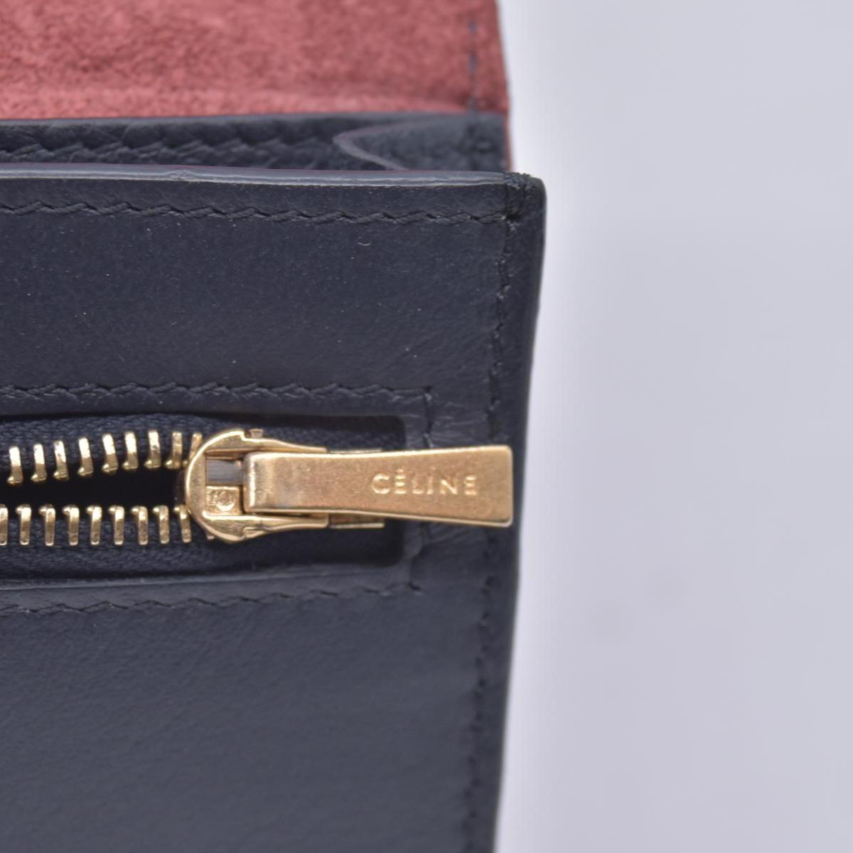 $790 CELINE Drummed Calfskin Large Strap Multifunction Wallet CONSIGNMENT 10021572