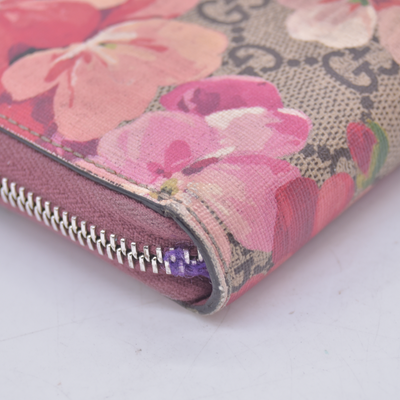 $620 Gucci GG Supreme Monogram Blooms Zip Around Wallet Beige Multicolor Dry Rose