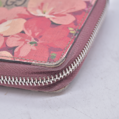 $620 Gucci GG Supreme Monogram Blooms Zip Around Wallet Beige Multicolor Dry Rose