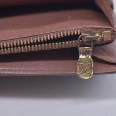 $720 LOUIS VUITTON Monogram Sarah Wallet Brown CONSIGNMENT 10021582