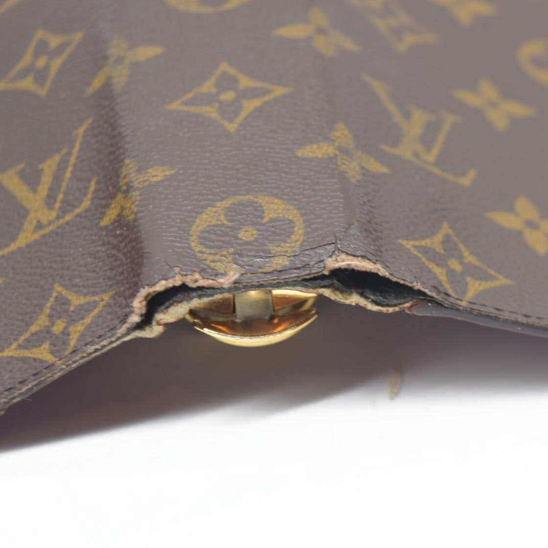 $755 Louis Vuitton  Monogram Medium Ring Agenda Cover