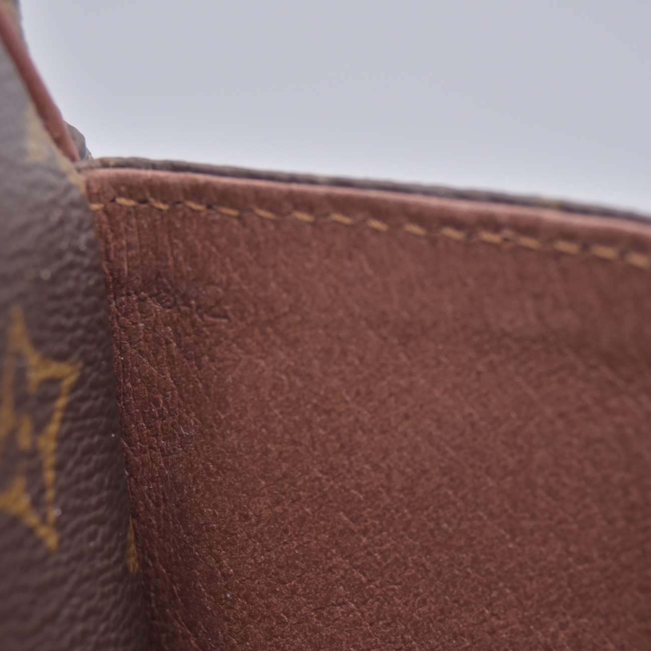 $850 1984 Louis Vuitton Monogram Marceau GM Shoulder Bag 842