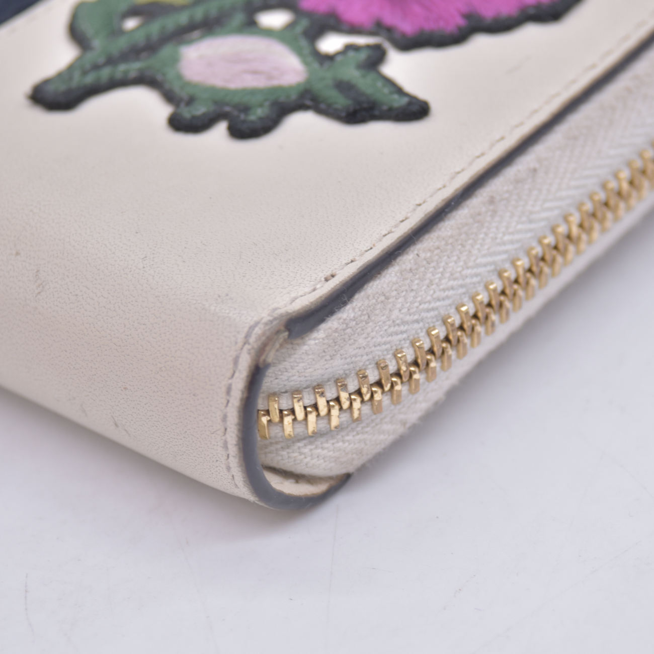 $980 Gucci White Sylvie Floral Embroidery Zip Around Wallet 10020981