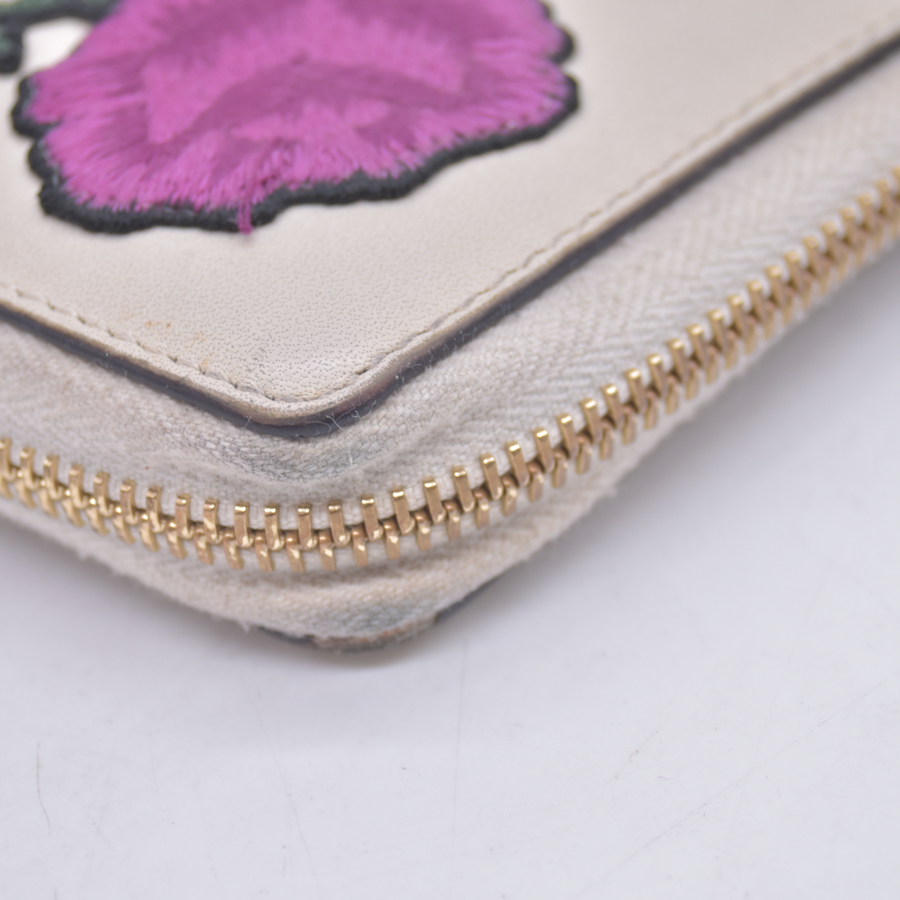 $980 Gucci White Sylvie Floral Embroidery Zip Around Wallet 10020981