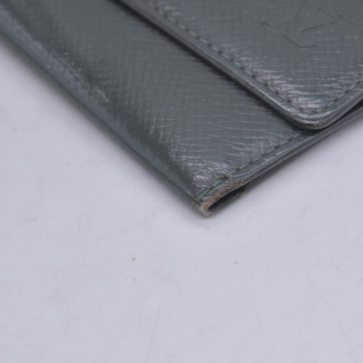 $445 LOUIS VUITTON Taiga Multiclés 6 Key Case Epicea Green CONSIGNMENT 10021585