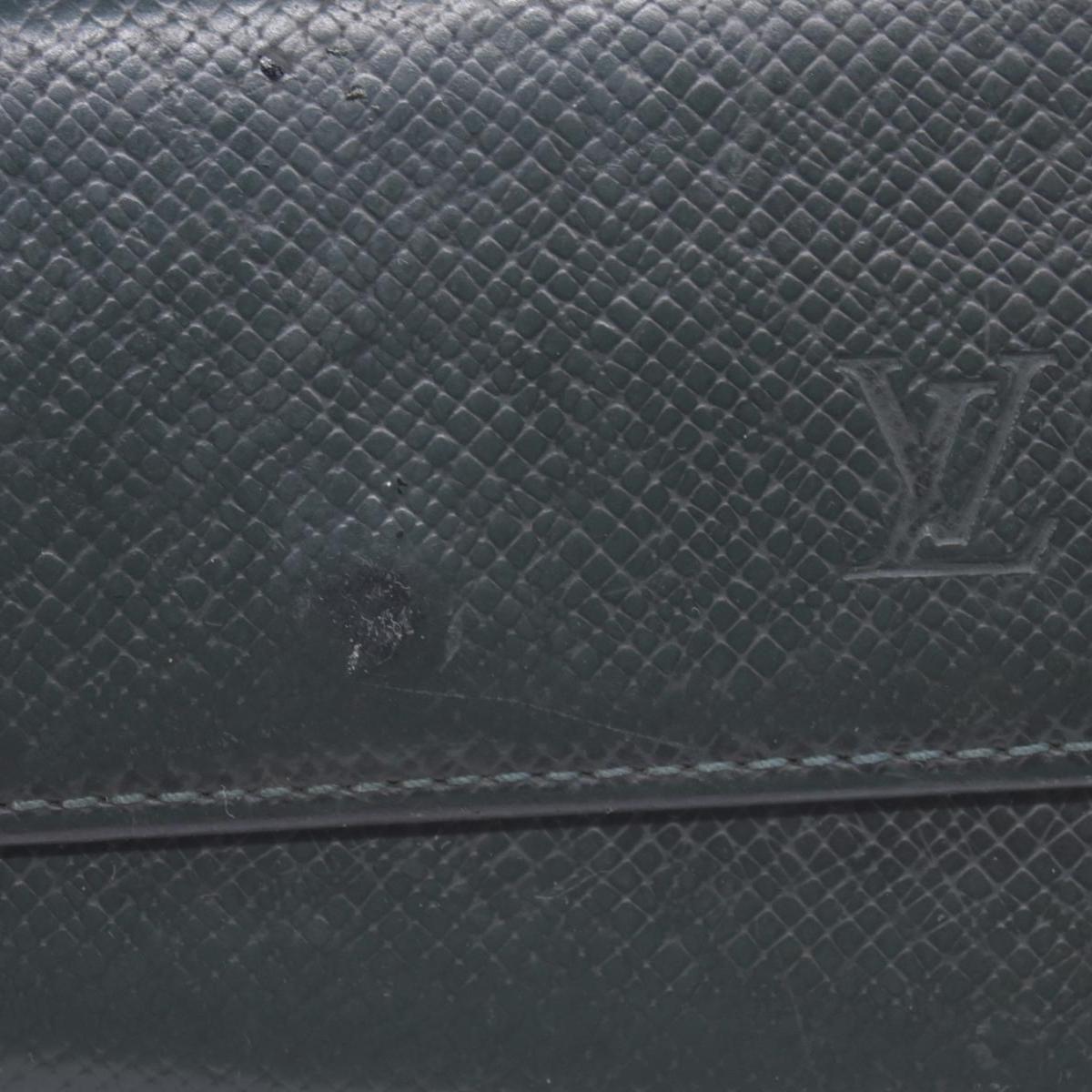 $445 LOUIS VUITTON Taiga Multiclés 6 Key Case Epicea Green CONSIGNMENT 10021585