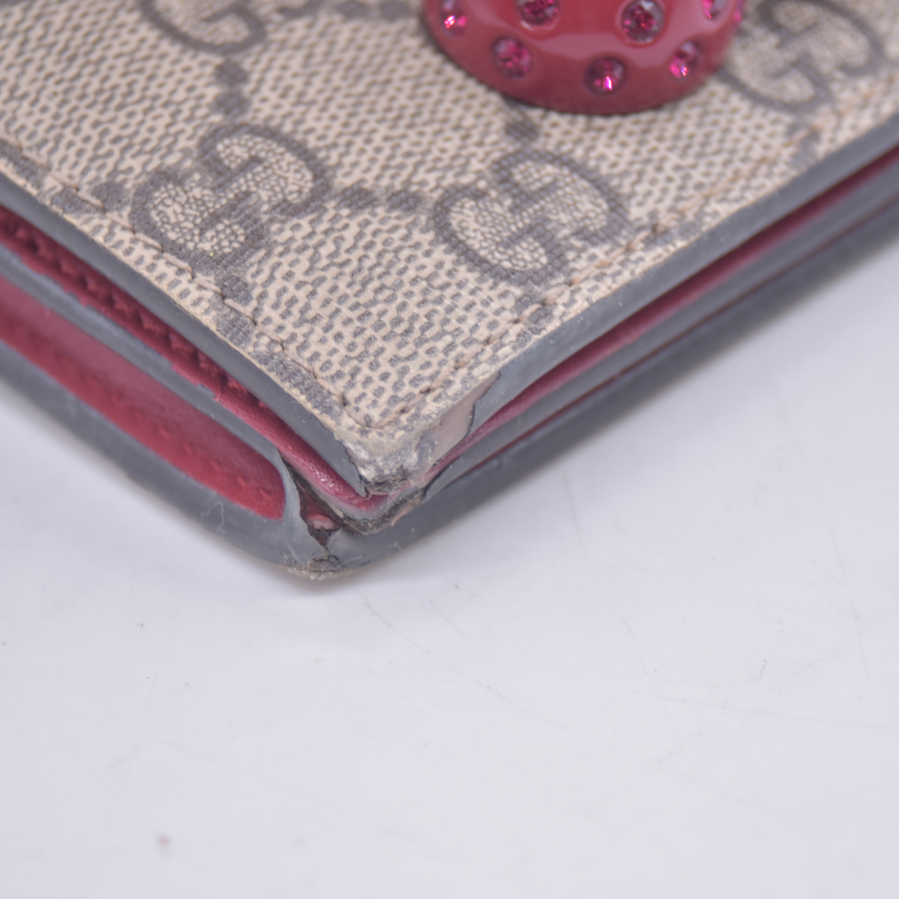 $470 GUCCI GG Supreme Monogram Cherry Embellished Card Case Wallet Hibiscus Red