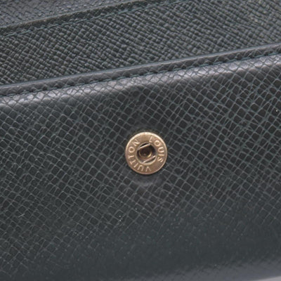 $445 LOUIS VUITTON Taiga Multiclés 6 Key Case Epicea Green CONSIGNMENT 10021585