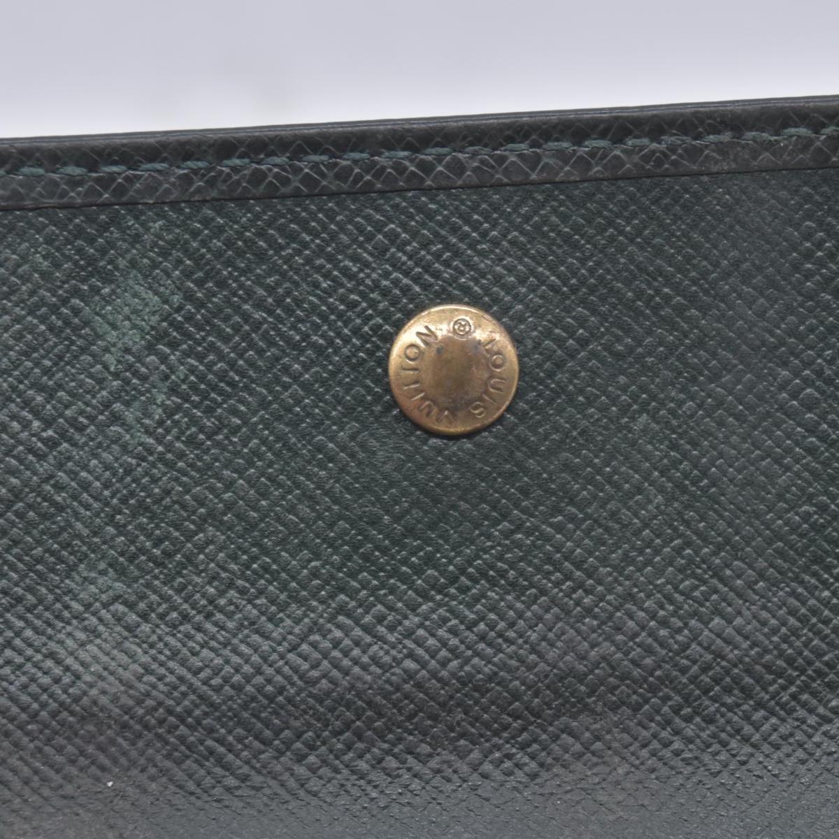 $445 LOUIS VUITTON Taiga Multiclés 6 Key Case Epicea Green CONSIGNMENT 10021585