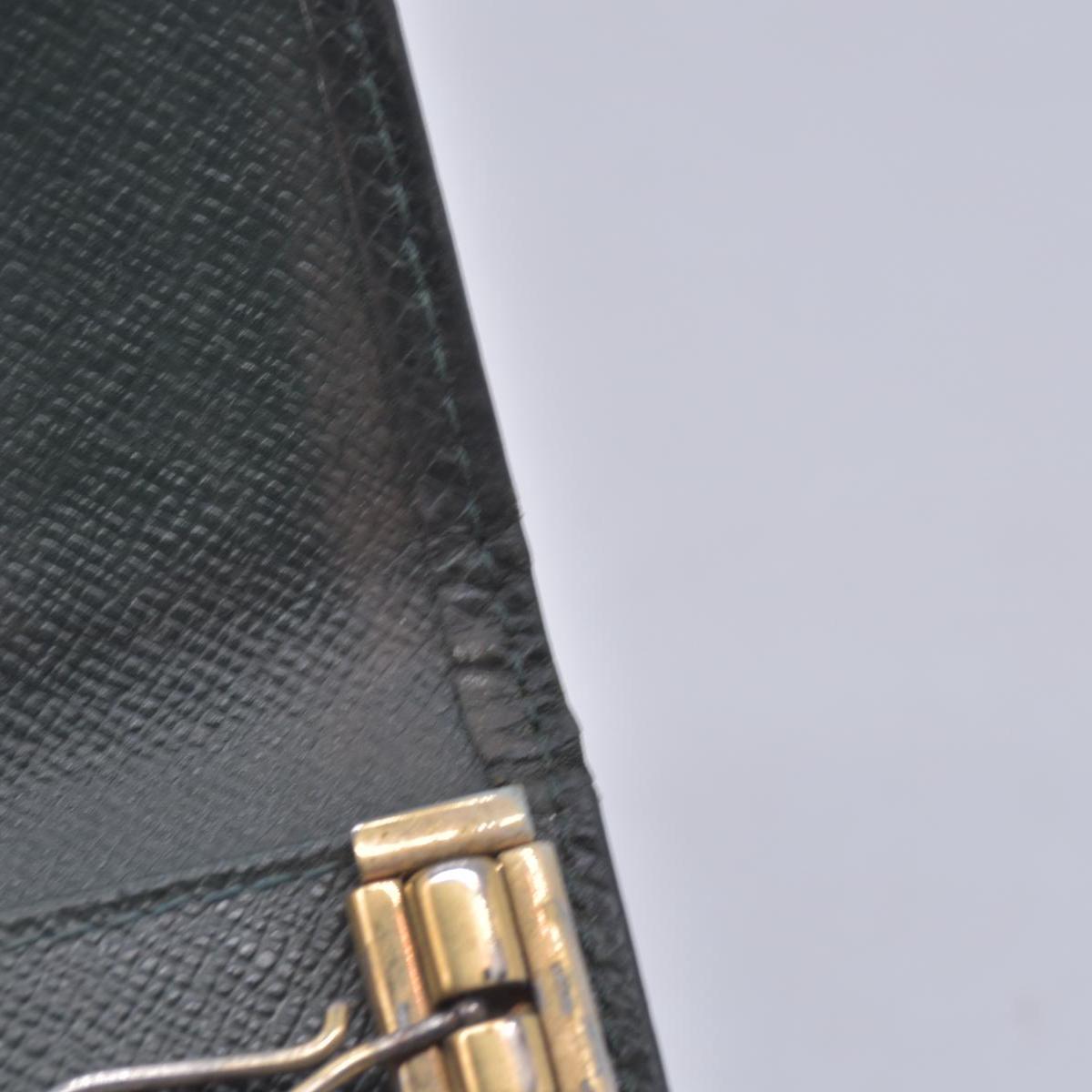 $445 LOUIS VUITTON Taiga Multiclés 6 Key Case Epicea Green CONSIGNMENT 10021585