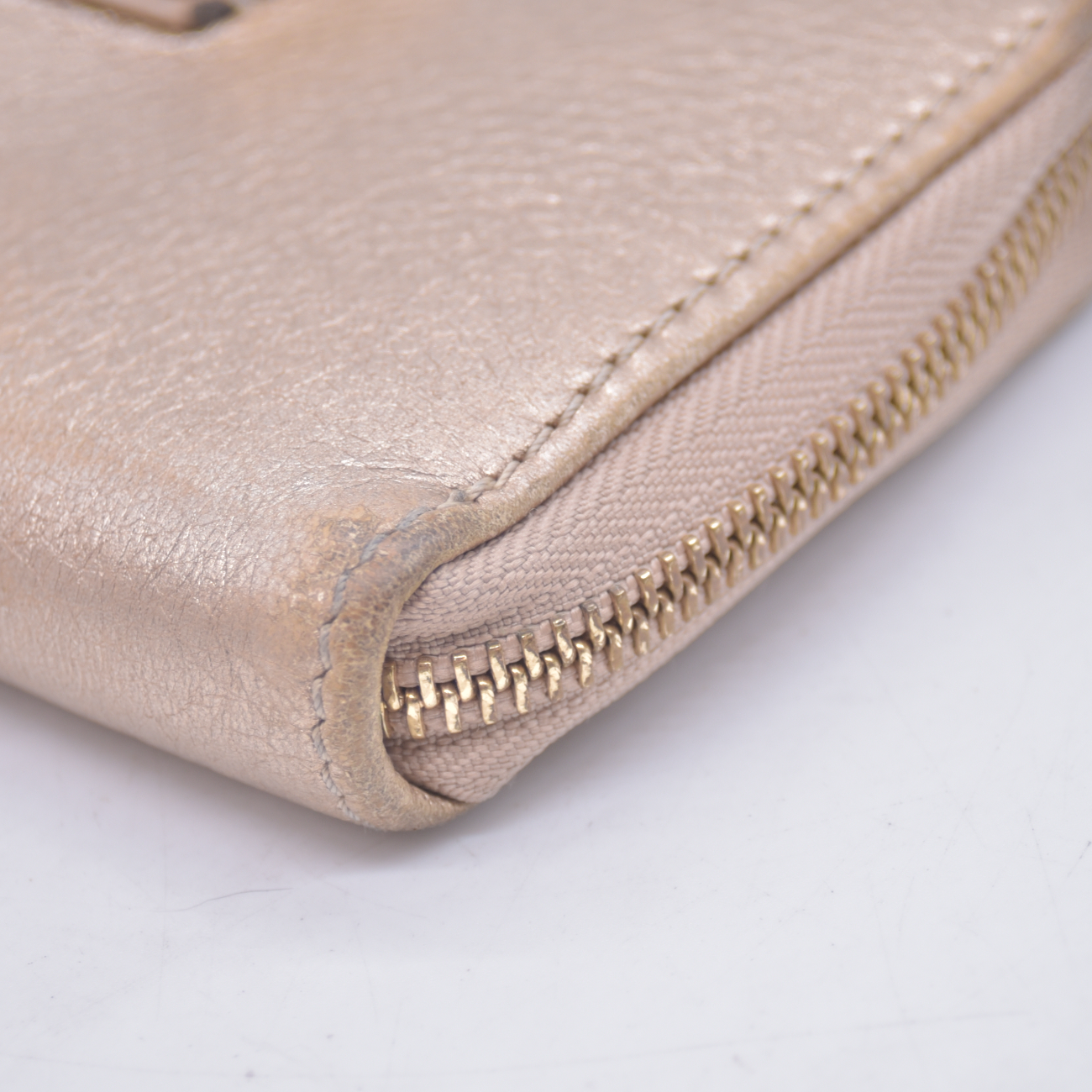 $550 Chloe Bobbie Bow Zip Around Gold Leather Wallet 10020988