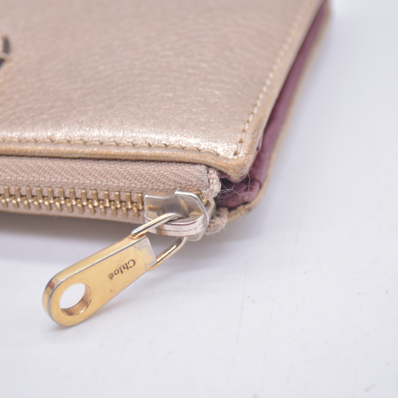 $550 Chloe Bobbie Bow Zip Around Gold Leather Wallet 10020988