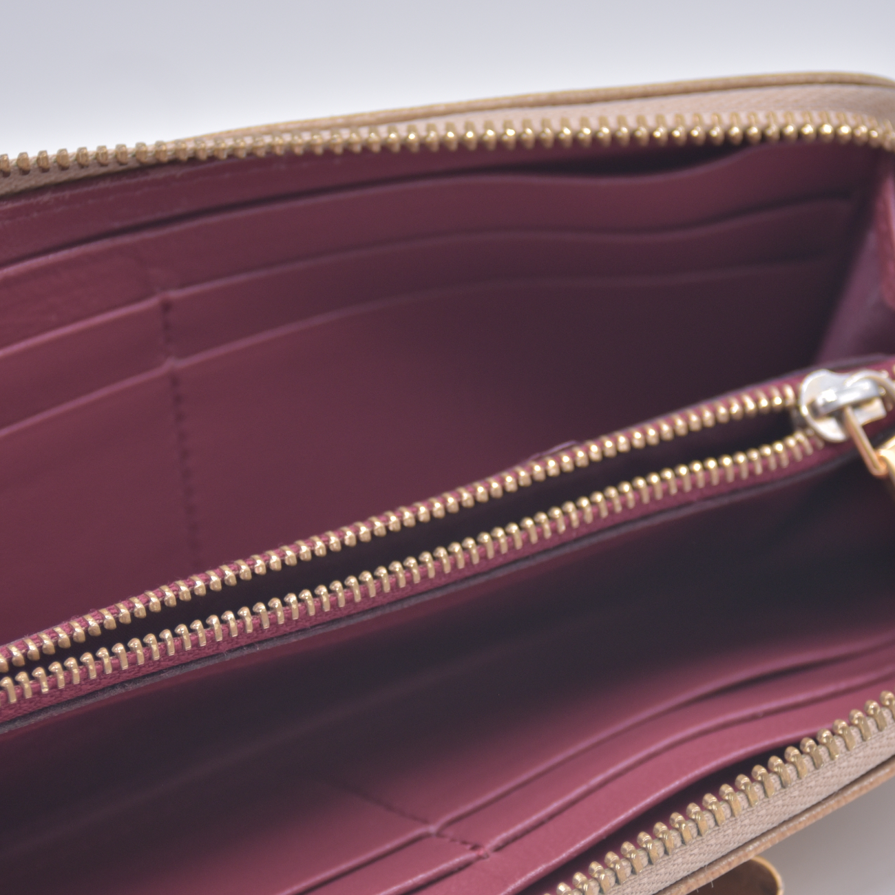 $550 Chloe Bobbie Bow Zip Around Gold Leather Wallet 10020988
