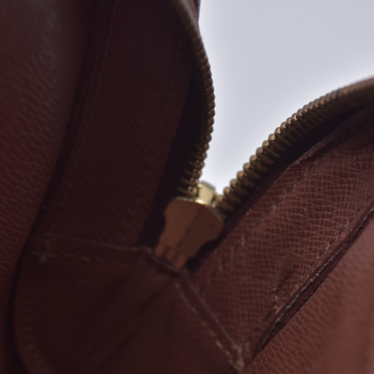 $1040 1998 LOUIS VUITTON Monogram Pochette Dragonne CONSIGNMENT 10021627 AR0948