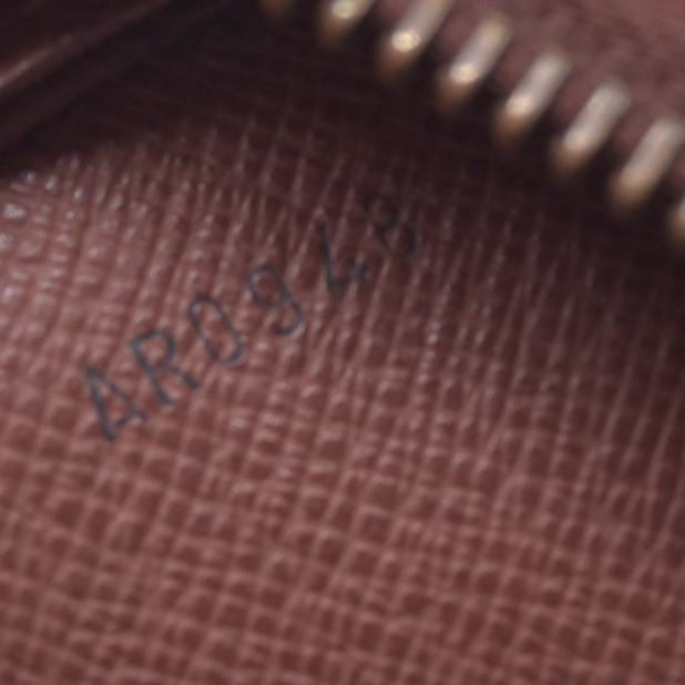 $1040 1998 LOUIS VUITTON Monogram Pochette Dragonne CONSIGNMENT 10021627 AR0948