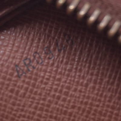 $1040 1998 LOUIS VUITTON Monogram Pochette Dragonne CONSIGNMENT 10021627 AR0948