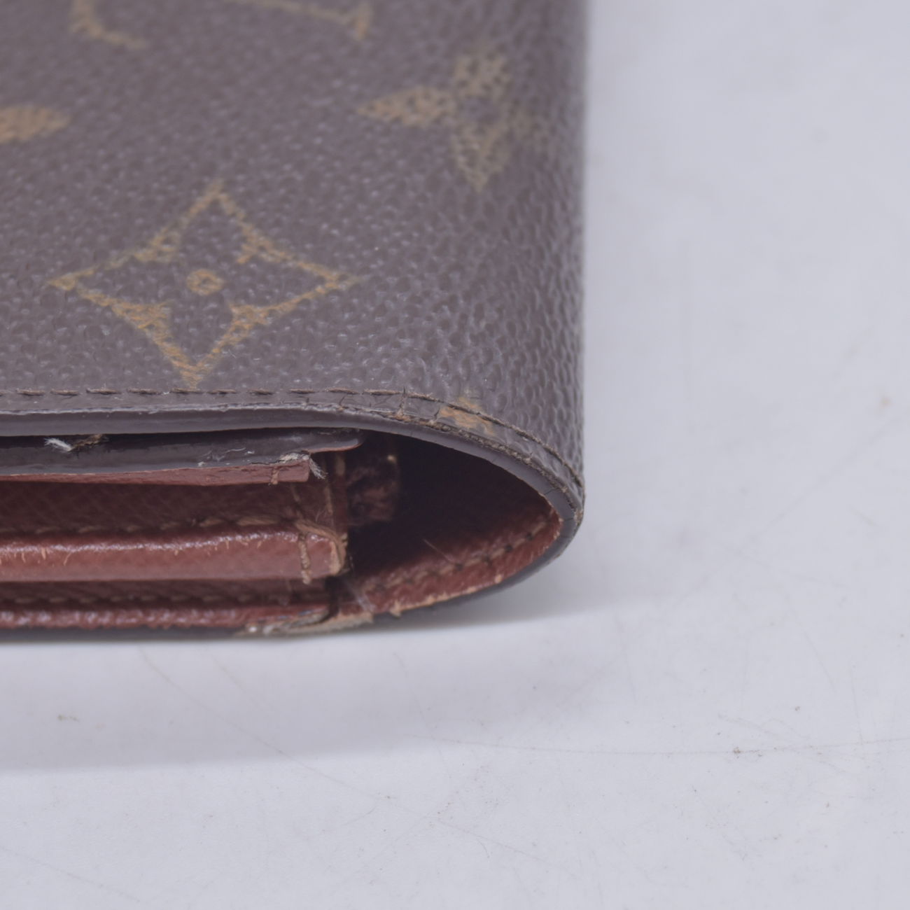 $720 2002 LOUIS VUITTON Monogram Sarah Wallet CONSIGNMENT 10021631 TH0012