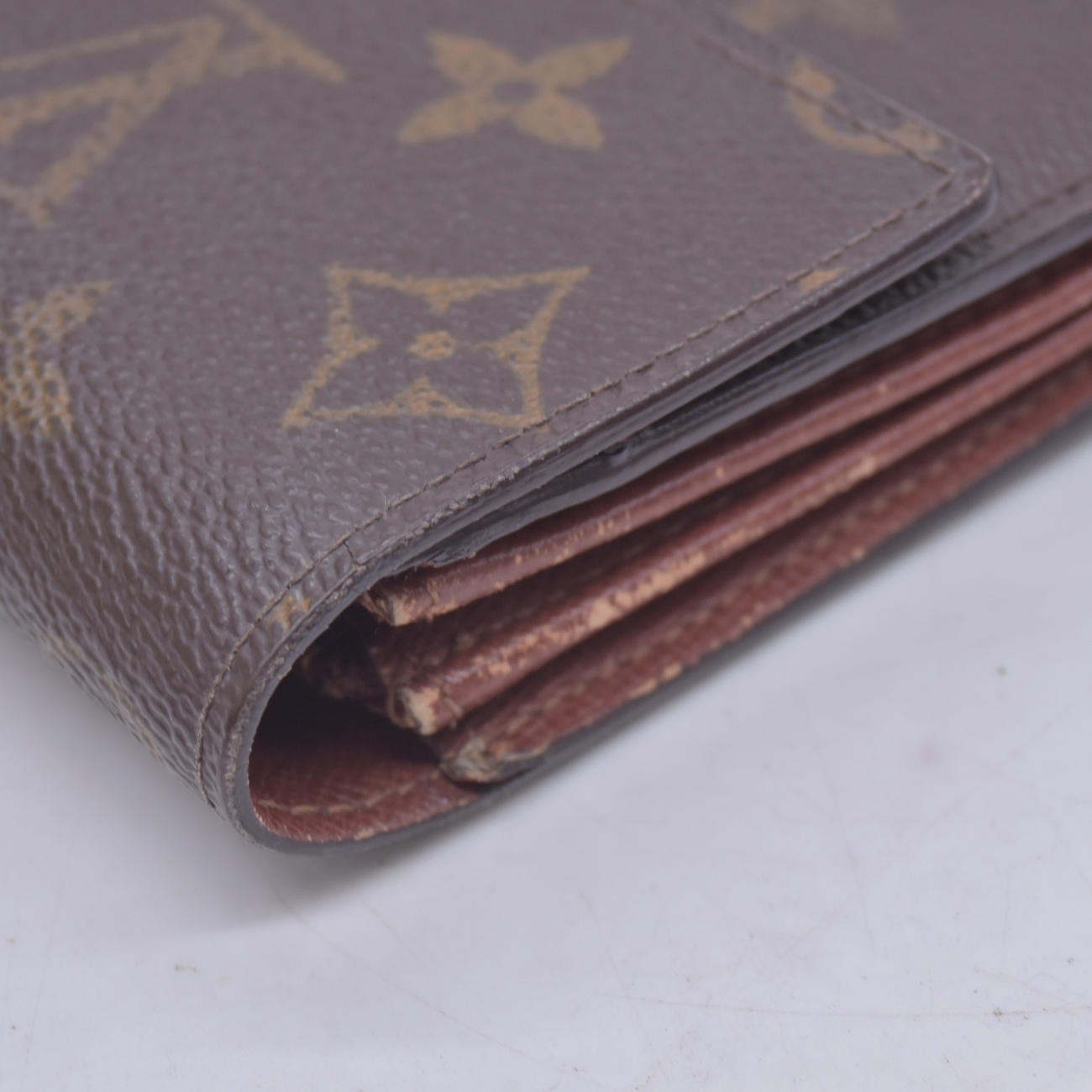 $720 2002 LOUIS VUITTON Monogram Sarah Wallet CONSIGNMENT 10021631 TH0012
