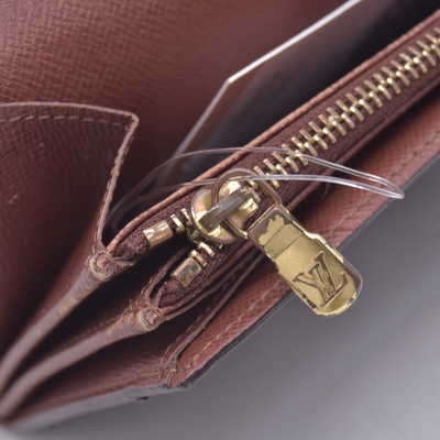 $720 2002 LOUIS VUITTON Monogram Sarah Wallet CONSIGNMENT 10021631 TH0012