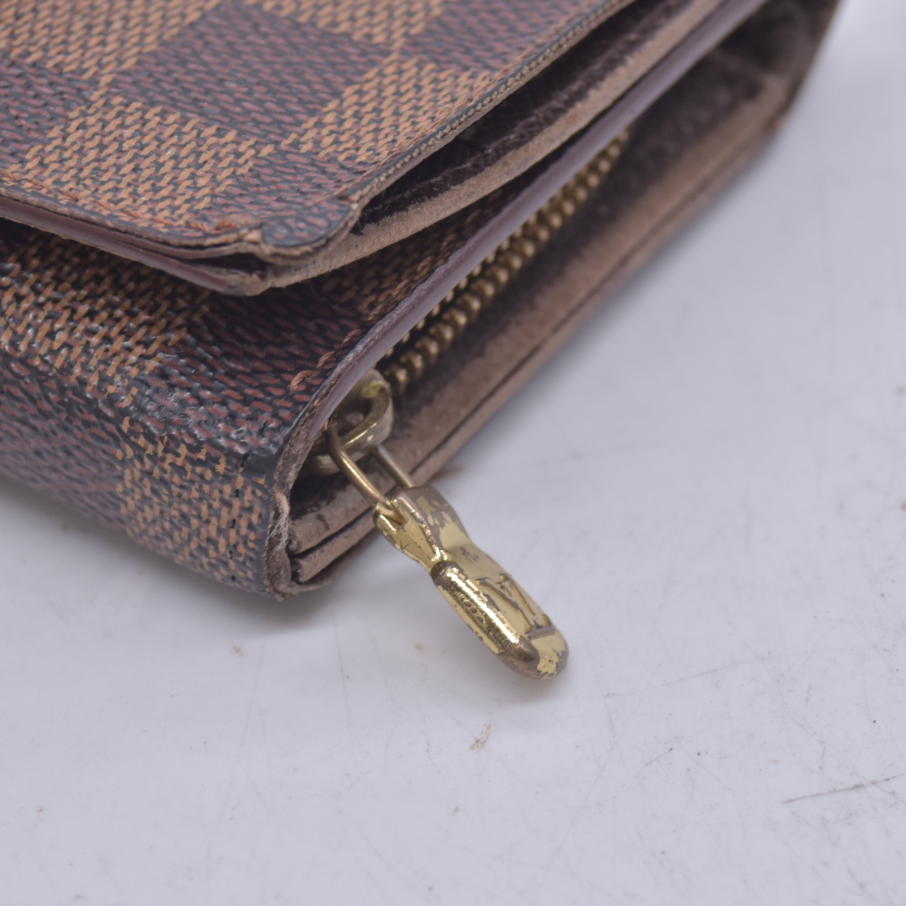 $550 1997 LOUIS VUITTON Damier Ebene Tresor Wallet CONSIGNMENT 10021624 CA0957