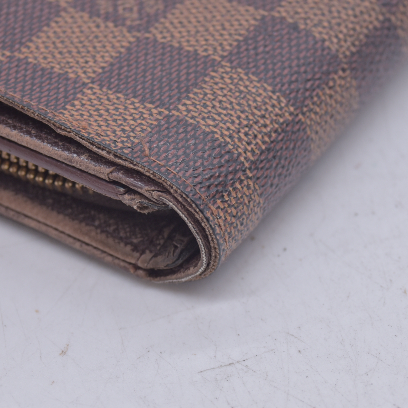 $550 1997 LOUIS VUITTON Damier Ebene Tresor Wallet CONSIGNMENT 10021624 CA0957