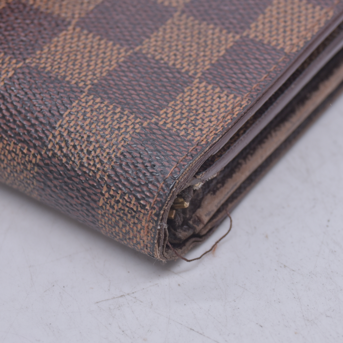 $550 1997 LOUIS VUITTON Damier Ebene Tresor Wallet CONSIGNMENT 10021624 CA0957
