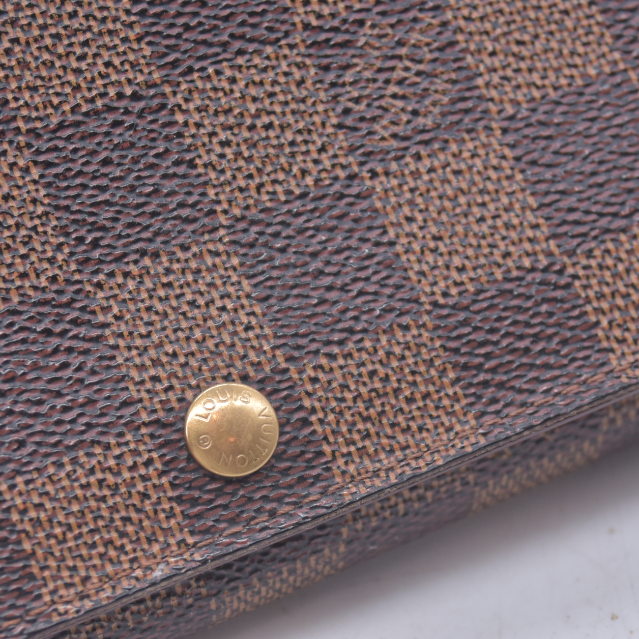$550 1997 LOUIS VUITTON Damier Ebene Tresor Wallet CONSIGNMENT 10021624 CA0957