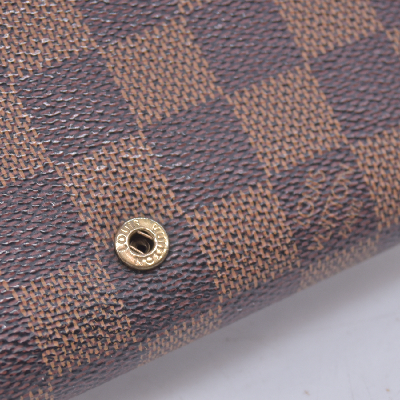 $550 1997 LOUIS VUITTON Damier Ebene Tresor Wallet CONSIGNMENT 10021624 CA0957