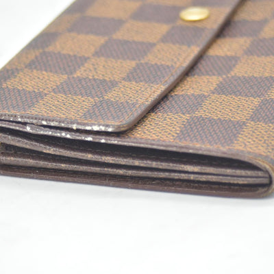 $775 Louis Vuitton Damier Ebene Sarah Wallet CONSIGNMENT CA0942
