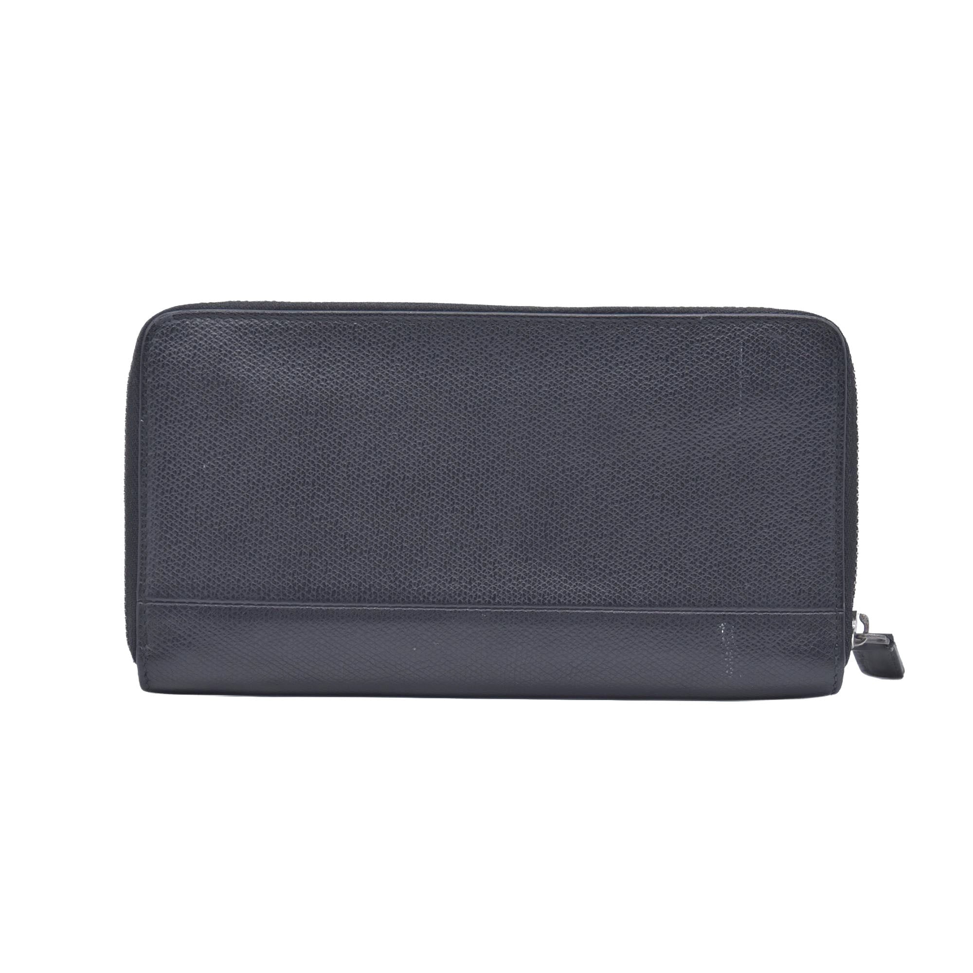 $600 Tiffany and co Large Zip Wallet in Black Leather CONSIGNMENT